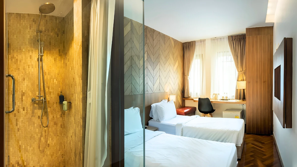 Superior Twin room atmosphere at The Poshtel Bangkok By Benya