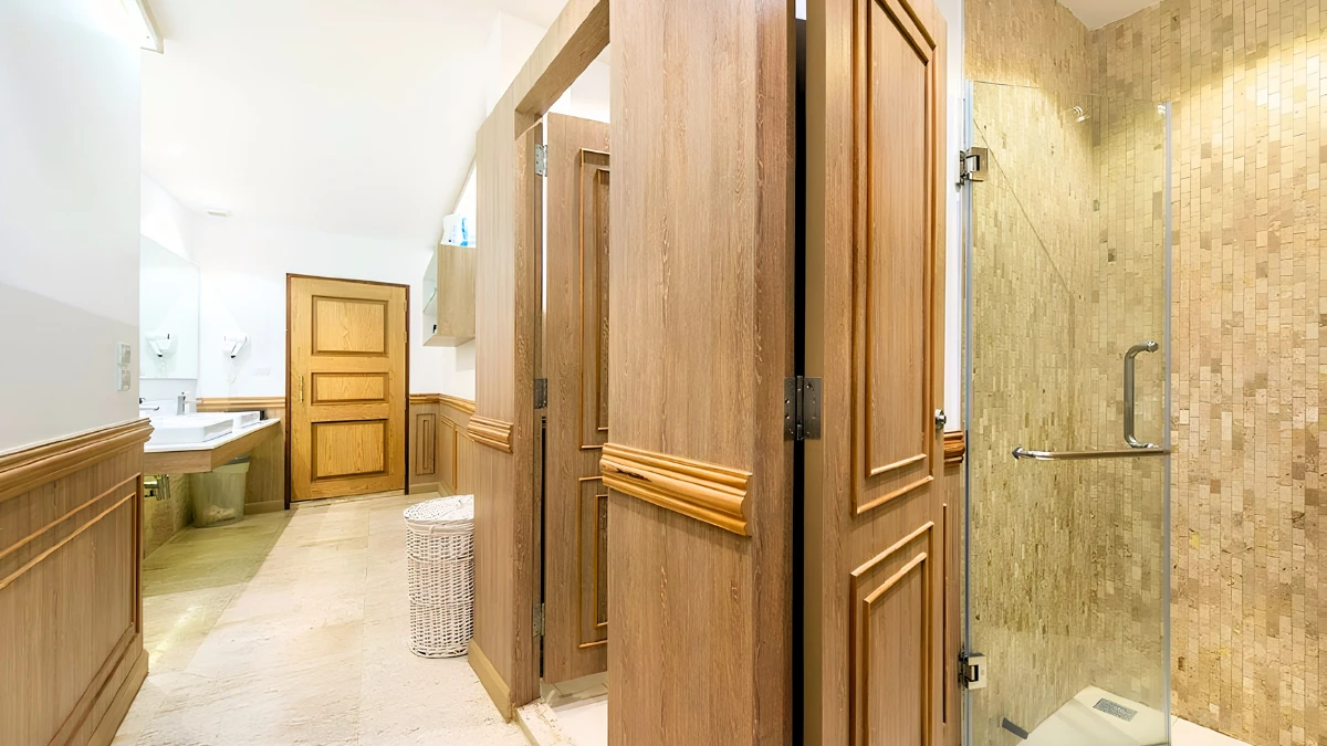 Cabin shared bathroom at The Poshtel Bangkok By Benya