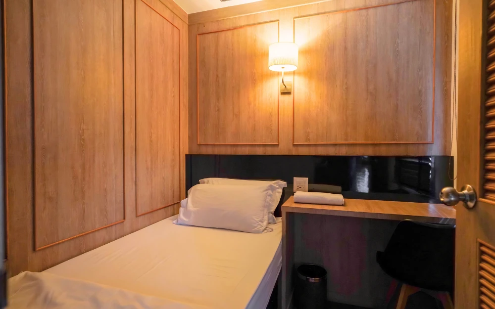 Private Single Room With Shared Bathroom at The Poshtel Bangkok By Benya