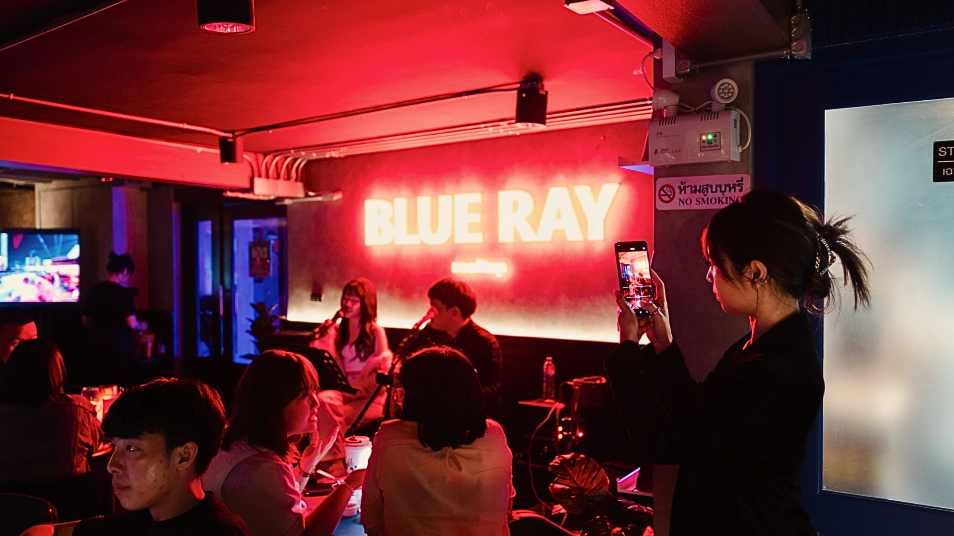 BlueRayBar Rooftop at The Poshtel Bangkok By Benya