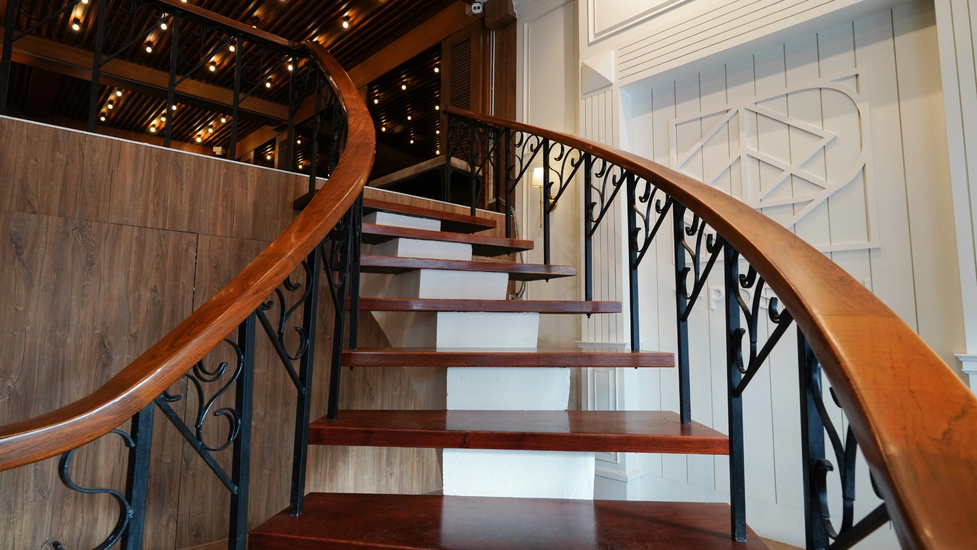Property and location atmosphere at The Poshtel Bangkok By Benya